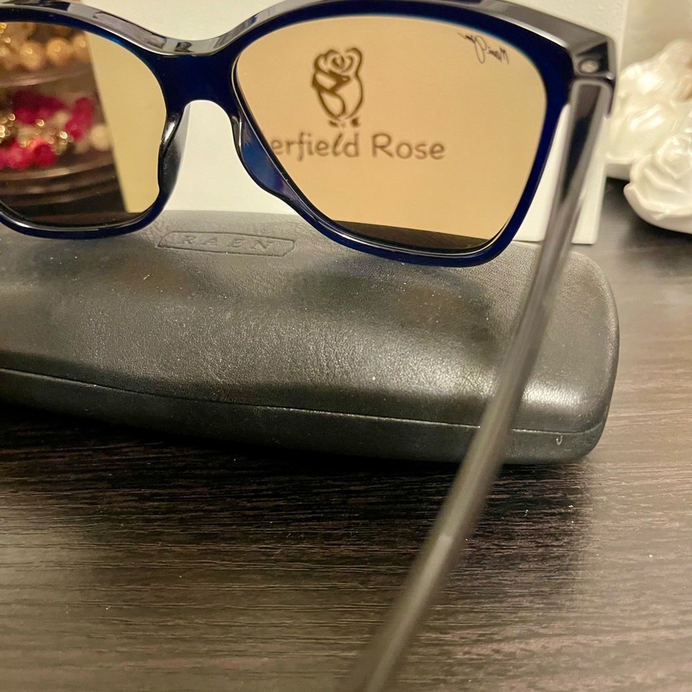 Maui Jim polarized Blue Sunglasses - Picture 6 of 9